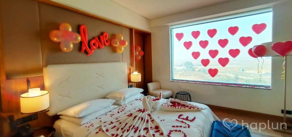 Anniversary Room balloon decoration