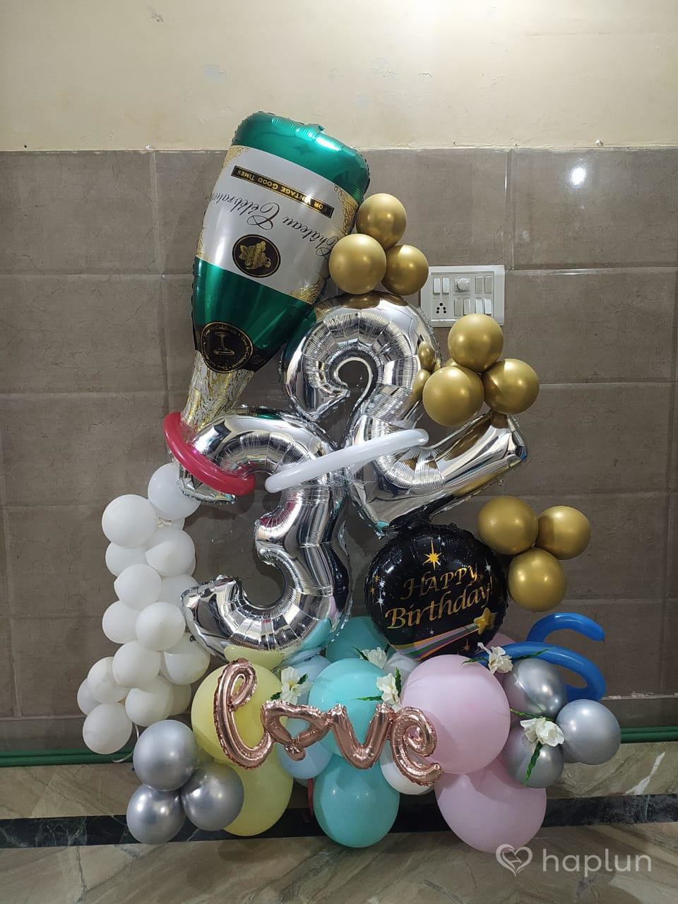 Balloon decoration in Room for Birthday