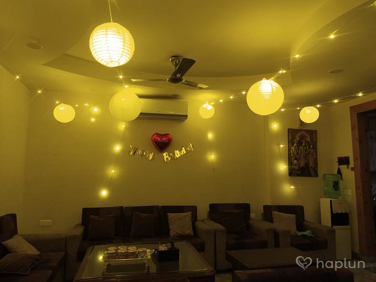 Lalten Decoration at ceiling