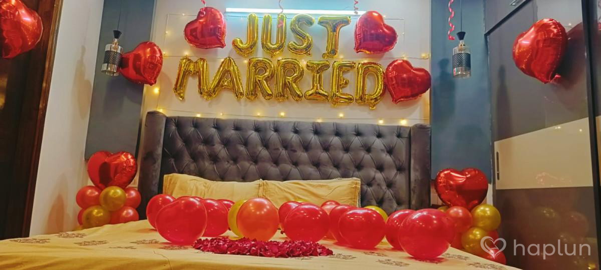 Just Married Surprise Decoration