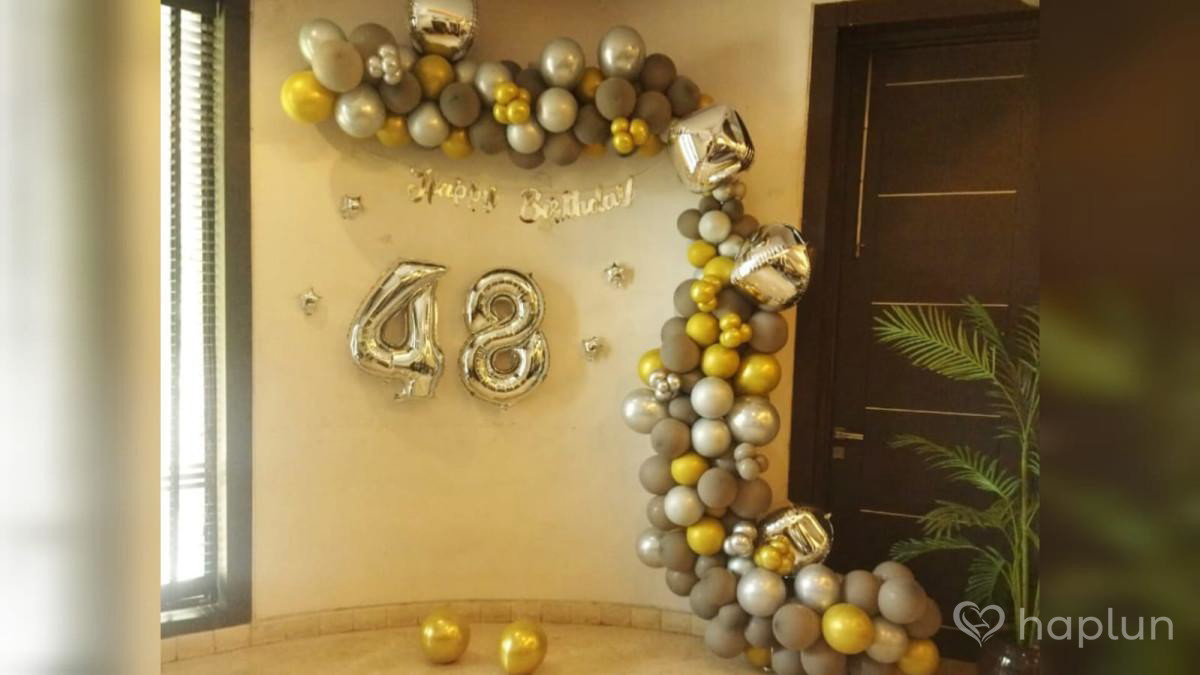 Birthday arch decoration