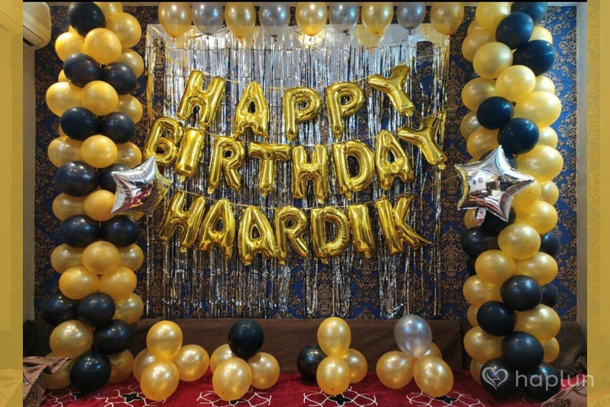 Elegant Black And Golden Garland