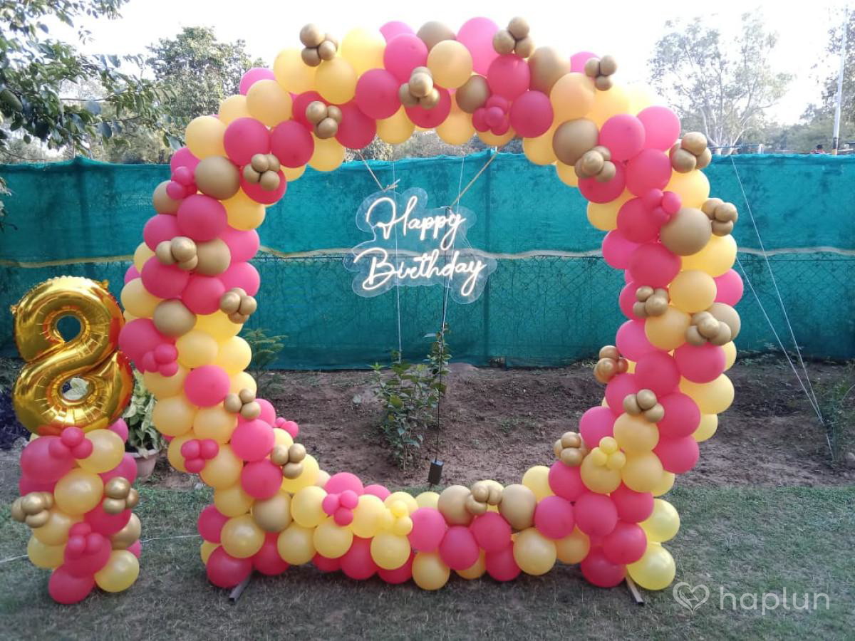 Metallic Balloon Ring Decoration