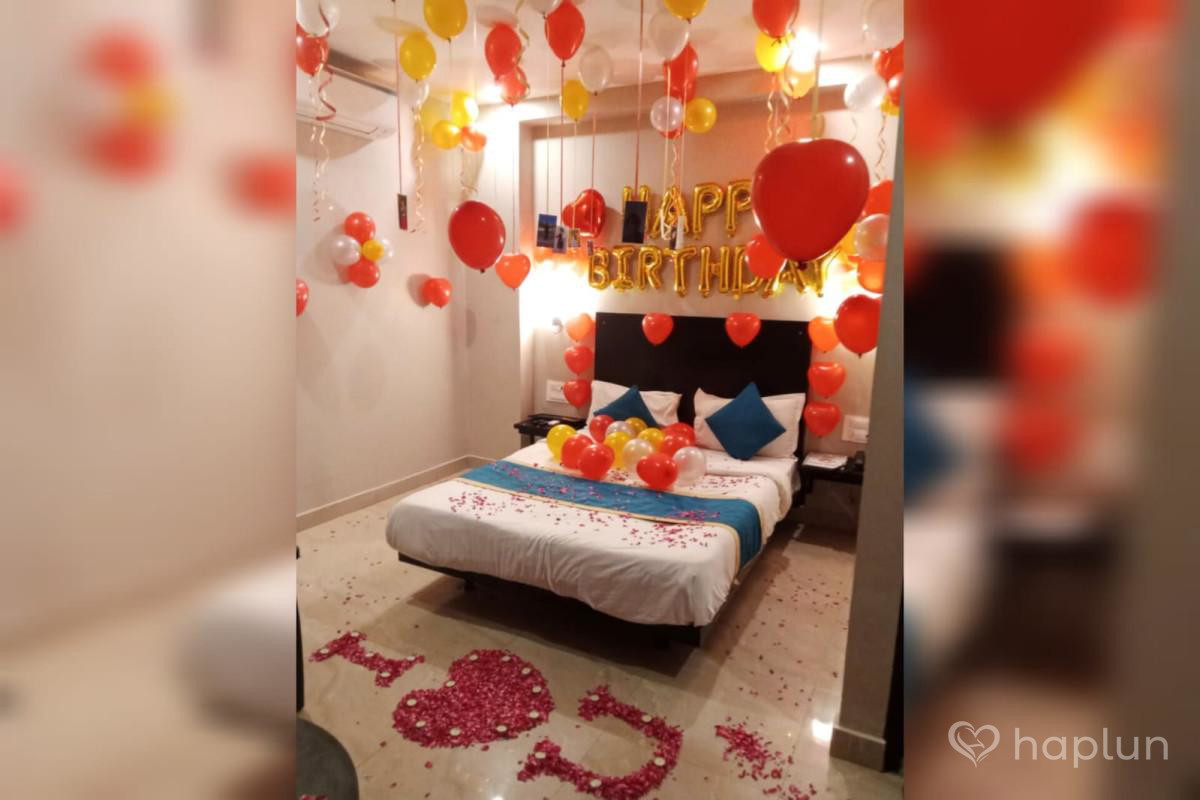 Red Golden Love Decor