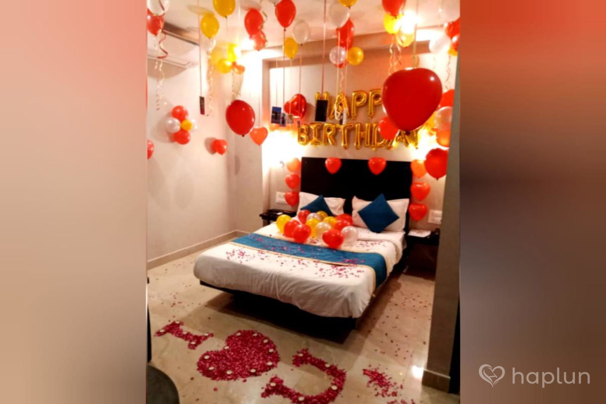 Red Golden Love Decor