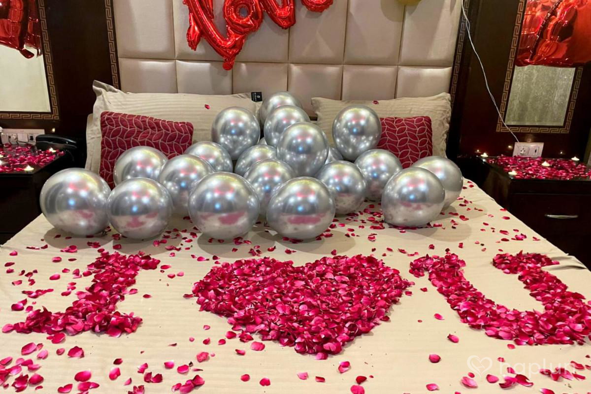 Rose Petals Decoration