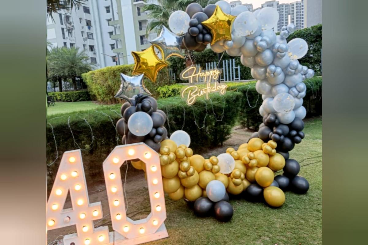 Elegant Ring Surprise Decor