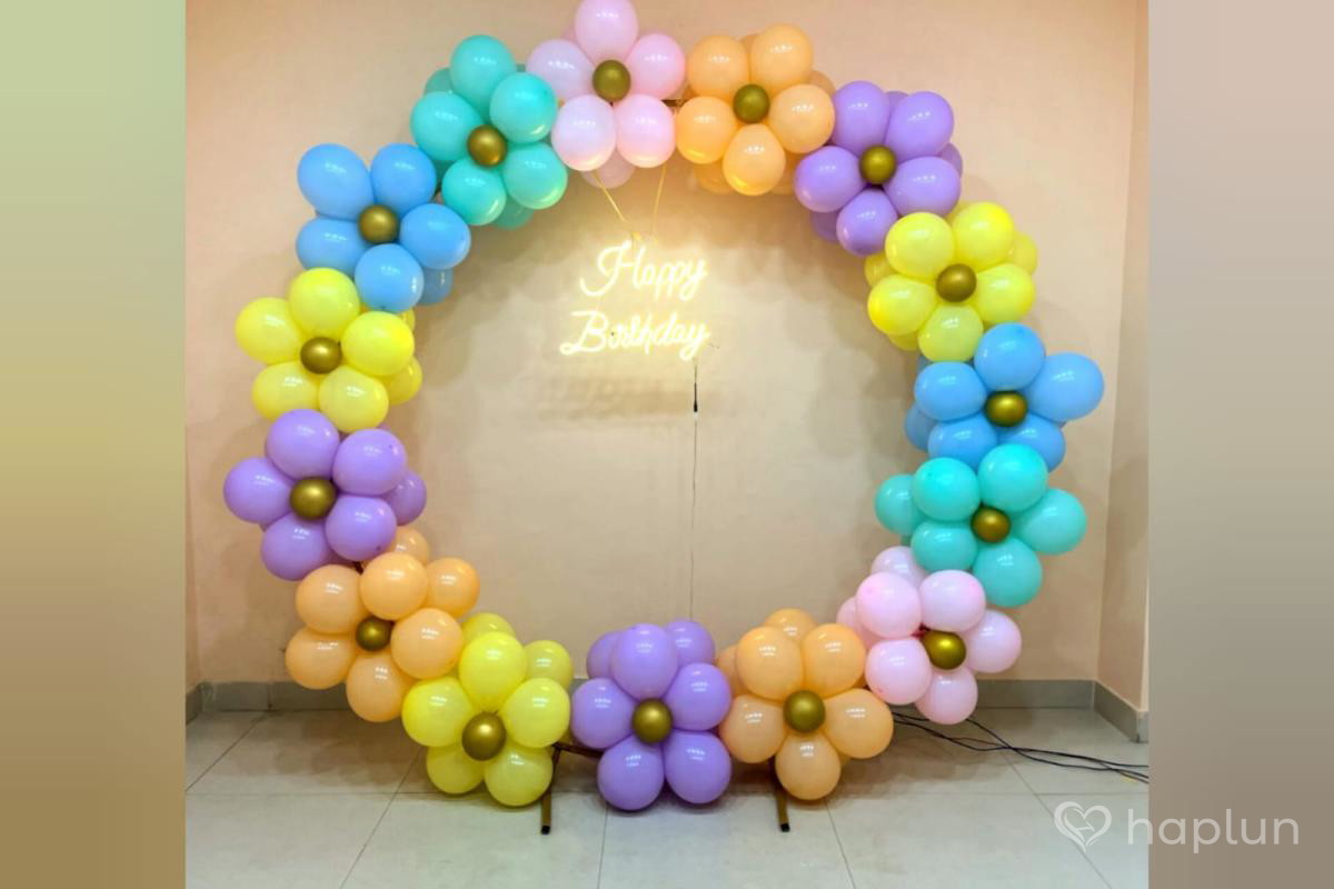 Flowery Balloon Ring Decoration