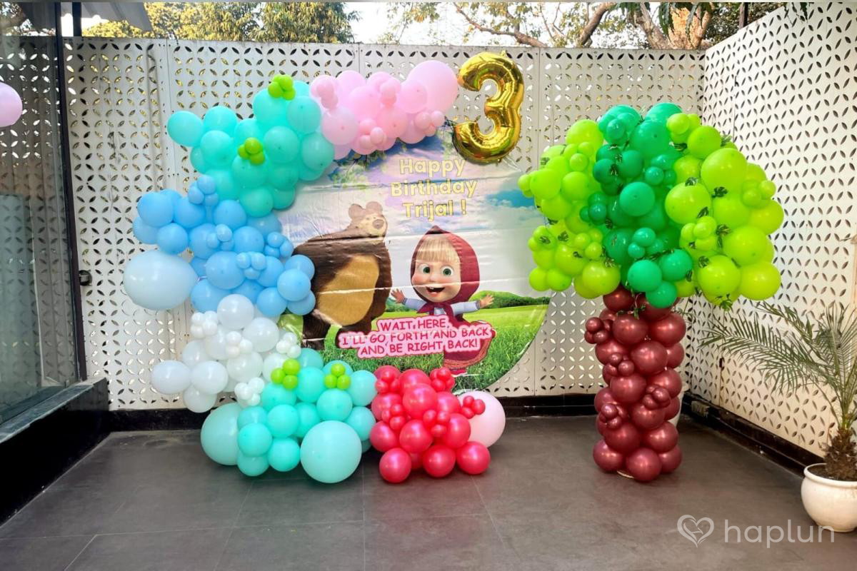 Masha & Bear Playful Decoration