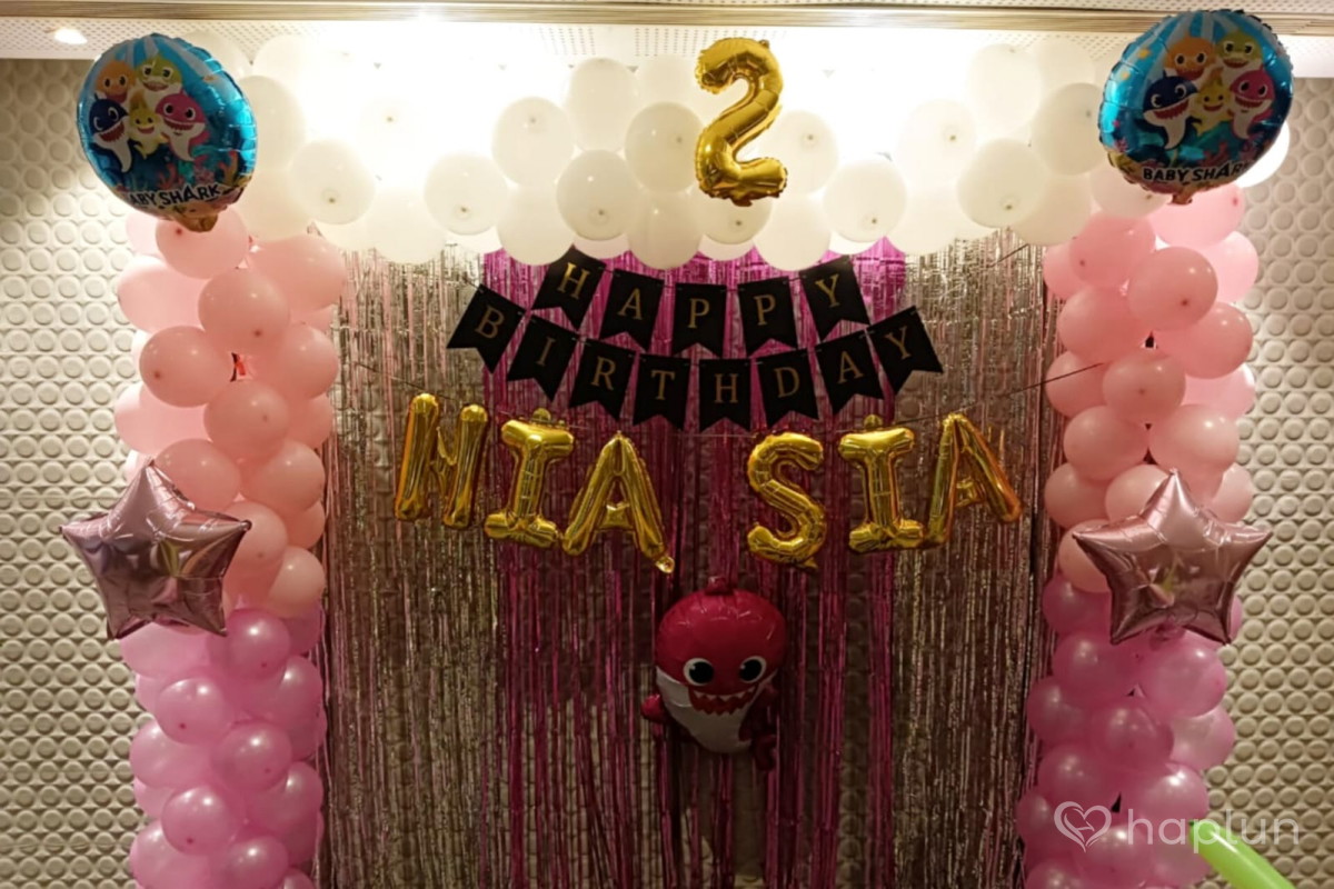 Baby shark splash party decor