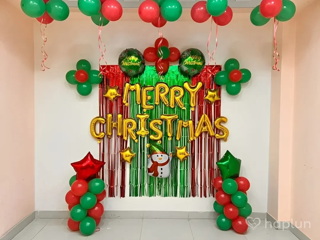Classic Red Green Christmas Decor