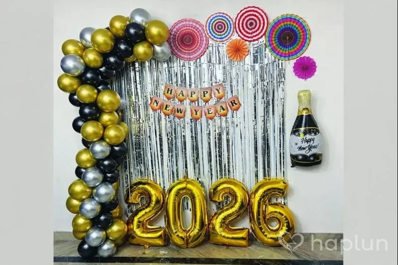 Stylish Golden Black New Year Decor