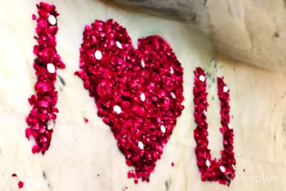 Just Married Rose Petals Decoration