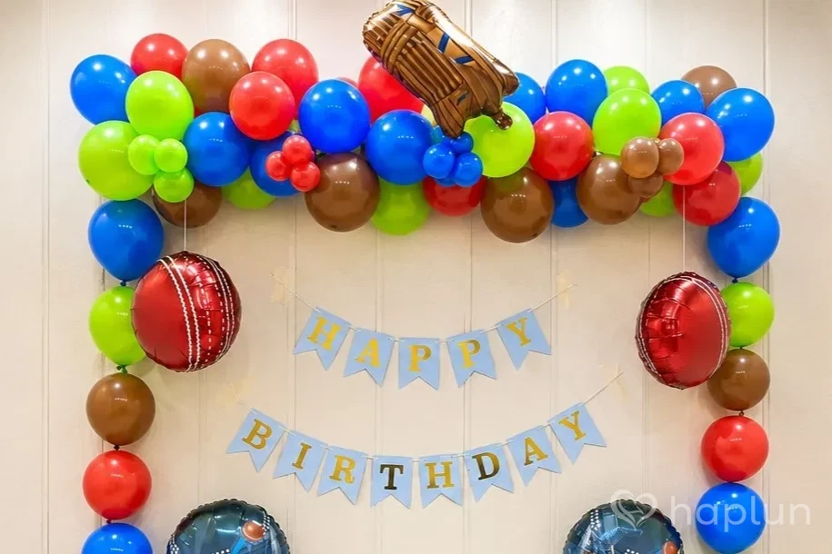 Cricket Champion Balloon Decor